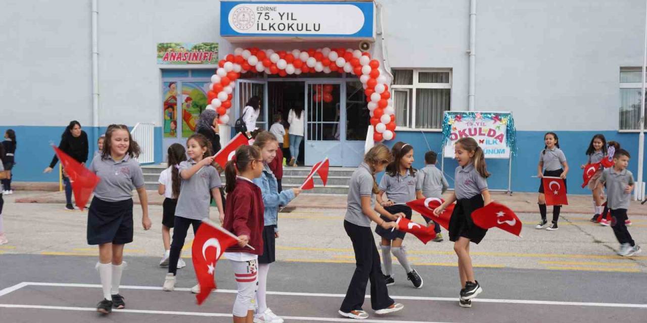 Edirne’de İlk Ders Zili Çaldı, Okullar Çocuk Sesleriyle Şenlendi