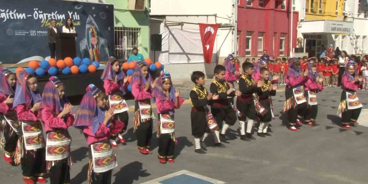 Arnavutköy’de Yeni Eğitim - Öğretim Dönemi Çalınan Zille Başladı
