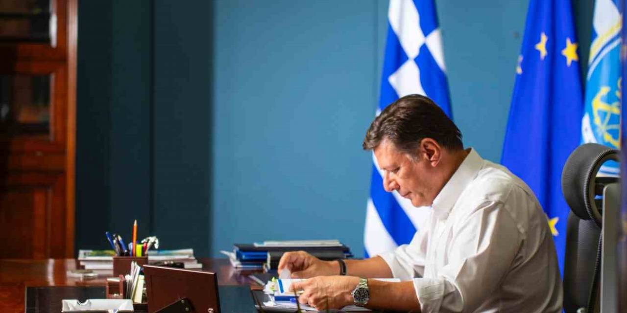 Yunan Bakan’dan Feribottan İtilen Gencin Ölümü Sonrası İstifa Kararı