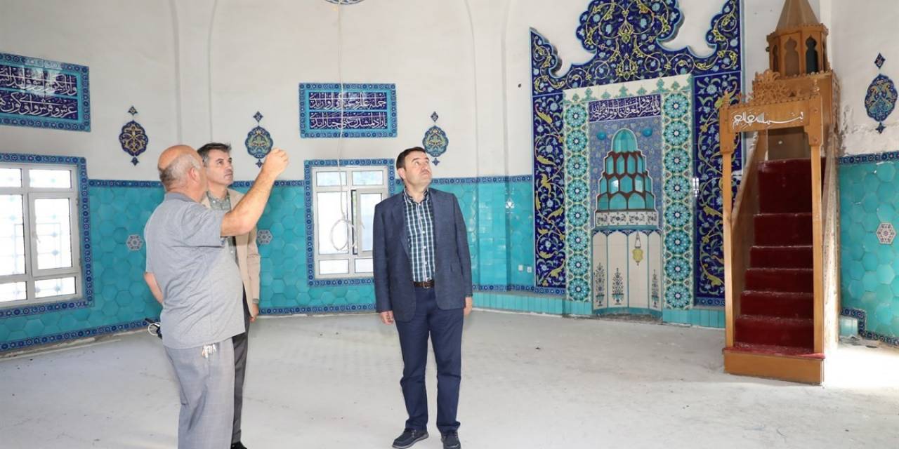 Vali Işın, 5 Yıldır İbadete Kapalı Olan Çinili Camiinde İncelemelerde Bulundu