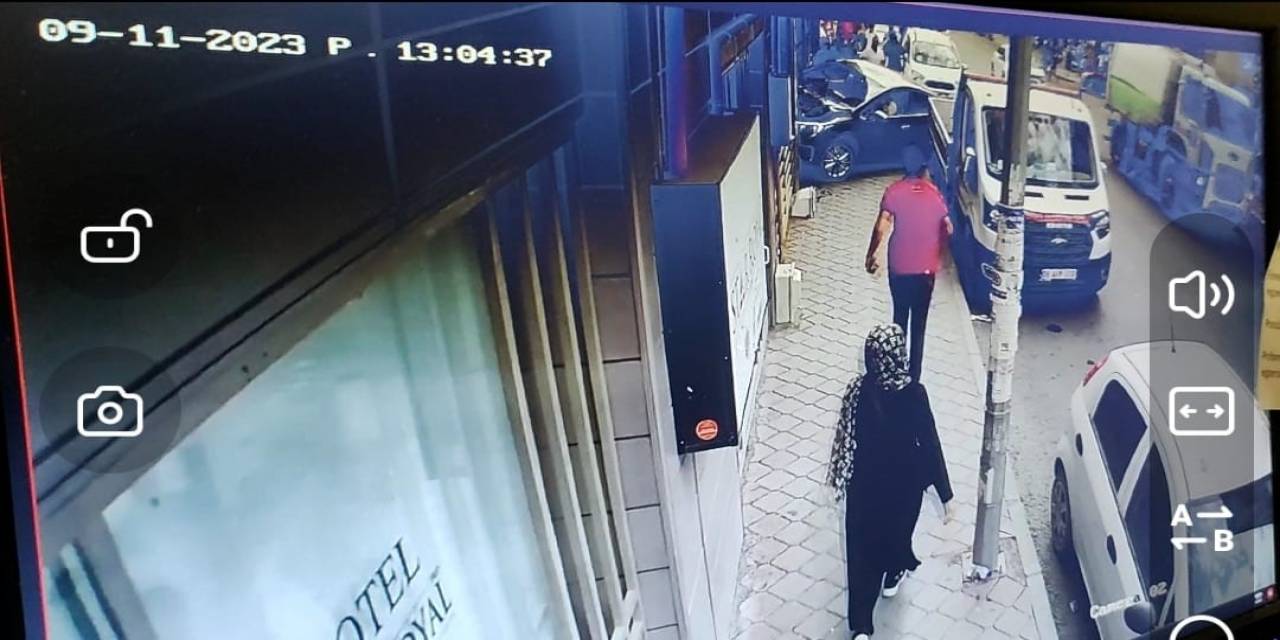 Aracını Park Ederken Yanlışlıkla Fren Yerine Gaza Basınca Otele Daldı