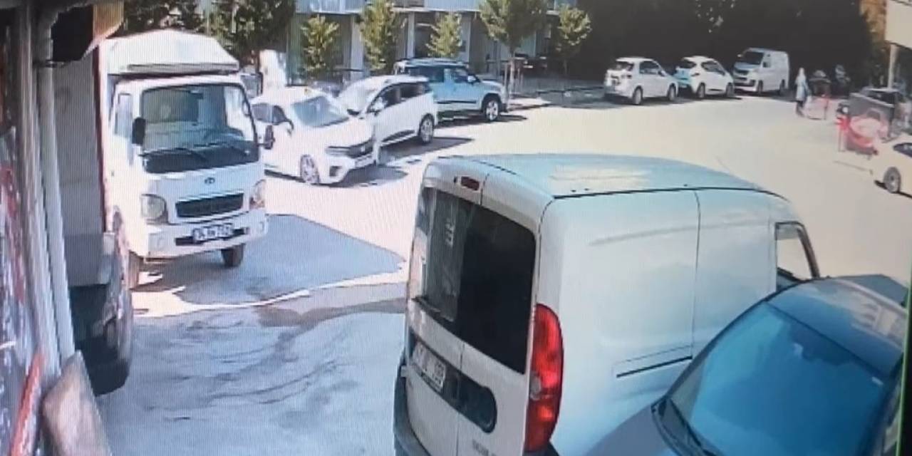 3 Kişinin Yaralandığı Kaza Anı Kamerada