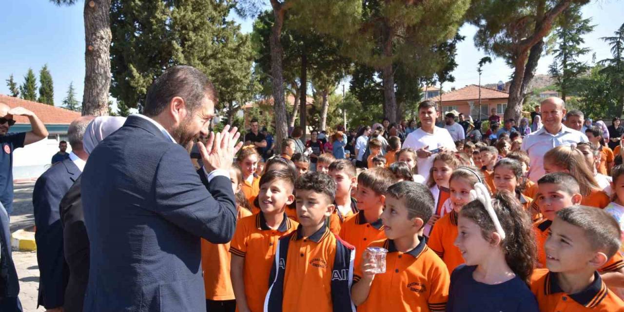 Kitaplar Devletten, Kırtasiyeler  Sındırgı Belediyesi’nden