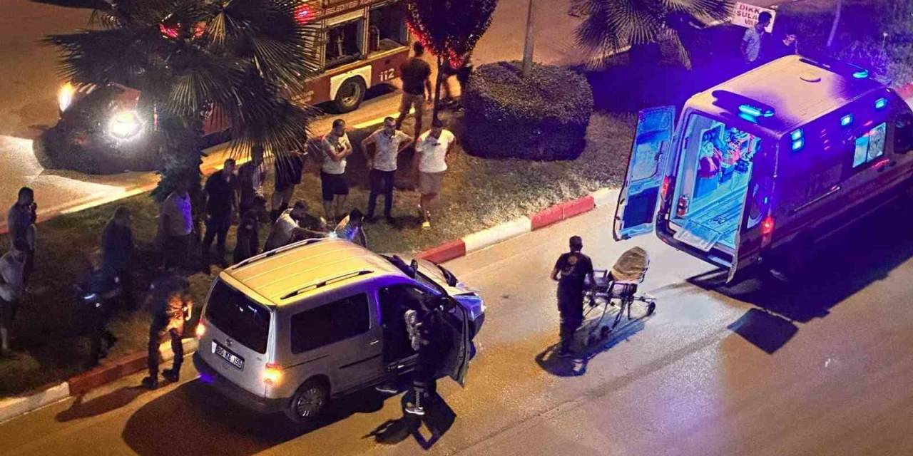 Kendisine Çarpan Aracın Ön Camından İçeri Girdi
