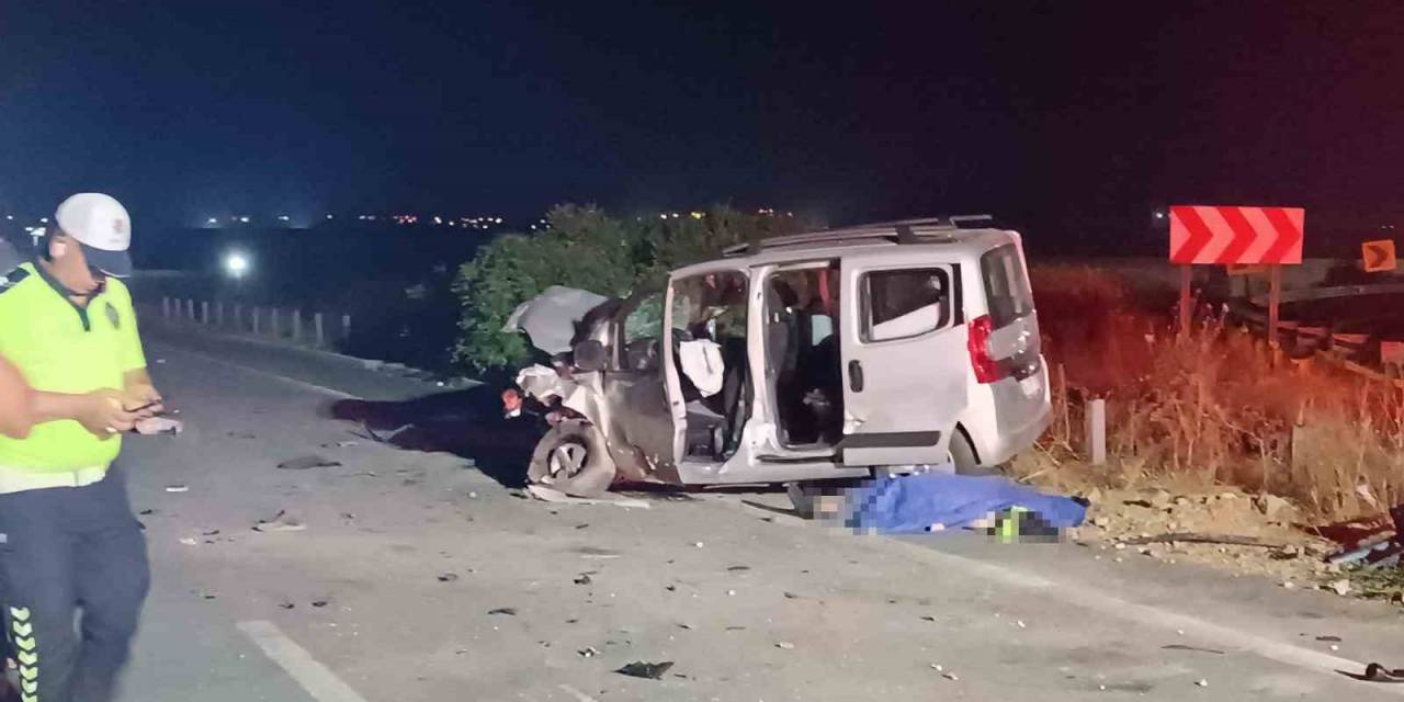 Hafif Ticari Araç Güvenlik Görevlilerinin Bulunduğu Kulübeye Çarptı: 1 Ölü, 3 Yaralı