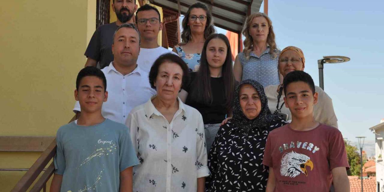 Eskişehir’de Depremzedelerin Moral Kaynağı ‘Peçiç’ Oyunu Oluyor