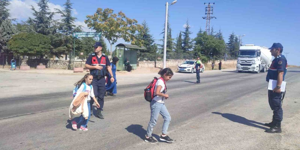 Jandarma Okullarda Trafik Denetimi Yaptı