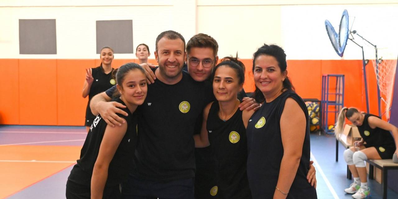 Voleybol Başantrenörü Doğançay Yeni Sezon Hazırlıklarını Değerlendirdi