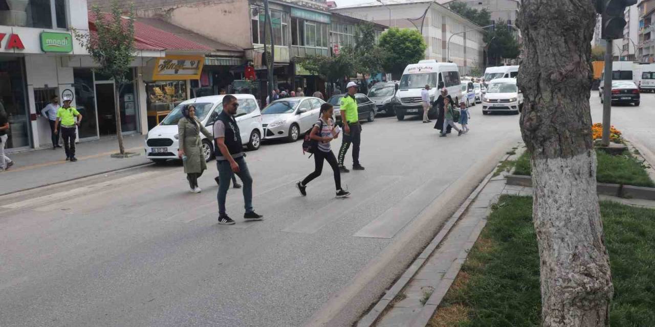 Tatvan’da Okul Çevreleri Denetlendi