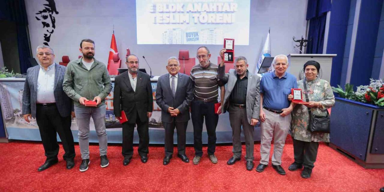 Başkan Büyükkılıç; 126 Daire Ve 9 İşyerinin Anahtar Teslimini Yaptı