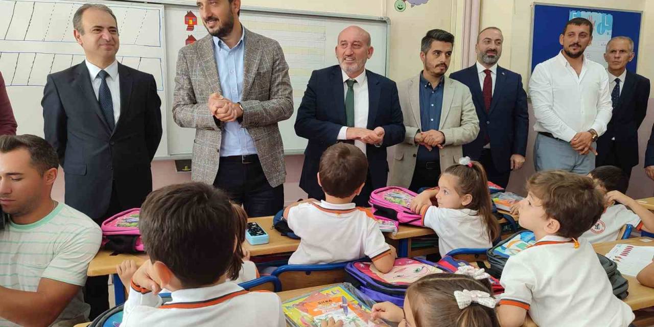 Bağcılar Belediyesi’nden 30 Bin Öğrenciye Çanta Ve Kırtasiye Desteği