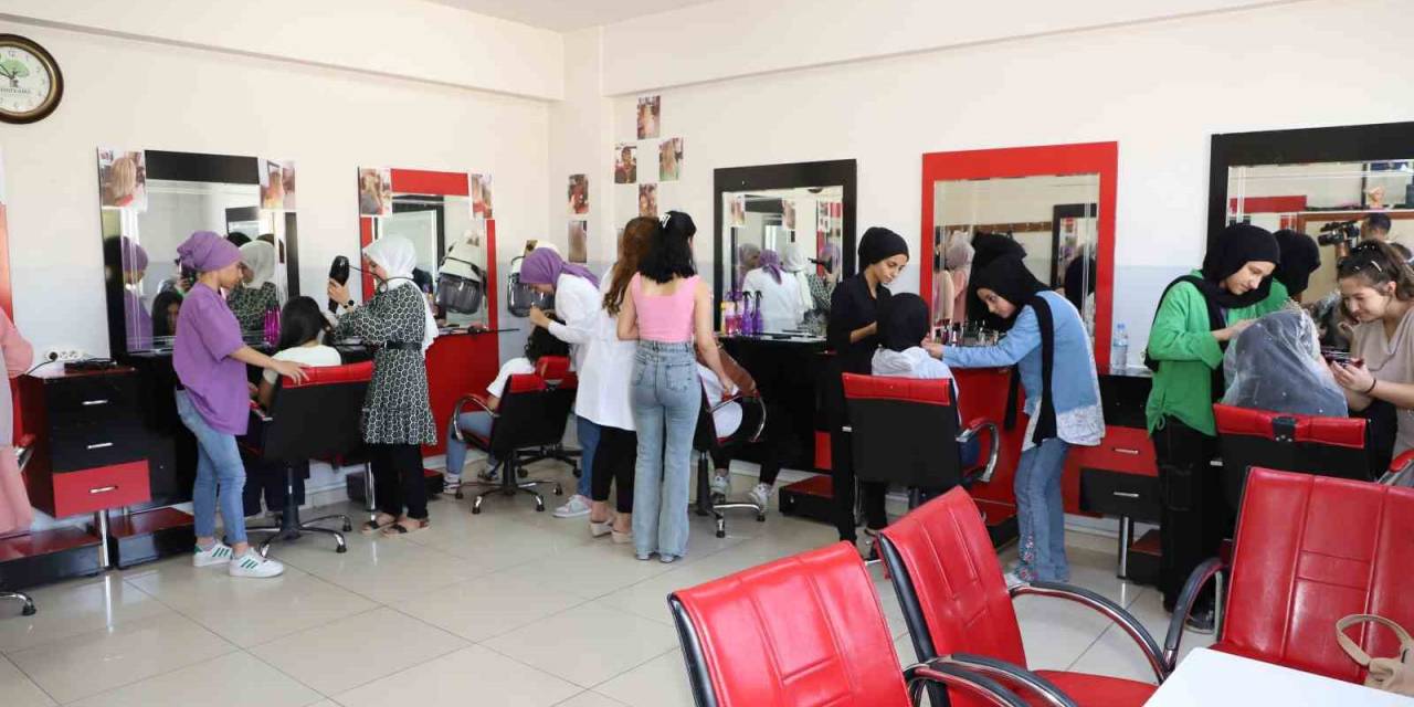 Şehitkamil’deki Kuaförlük Kursuna Yoğun İlgi