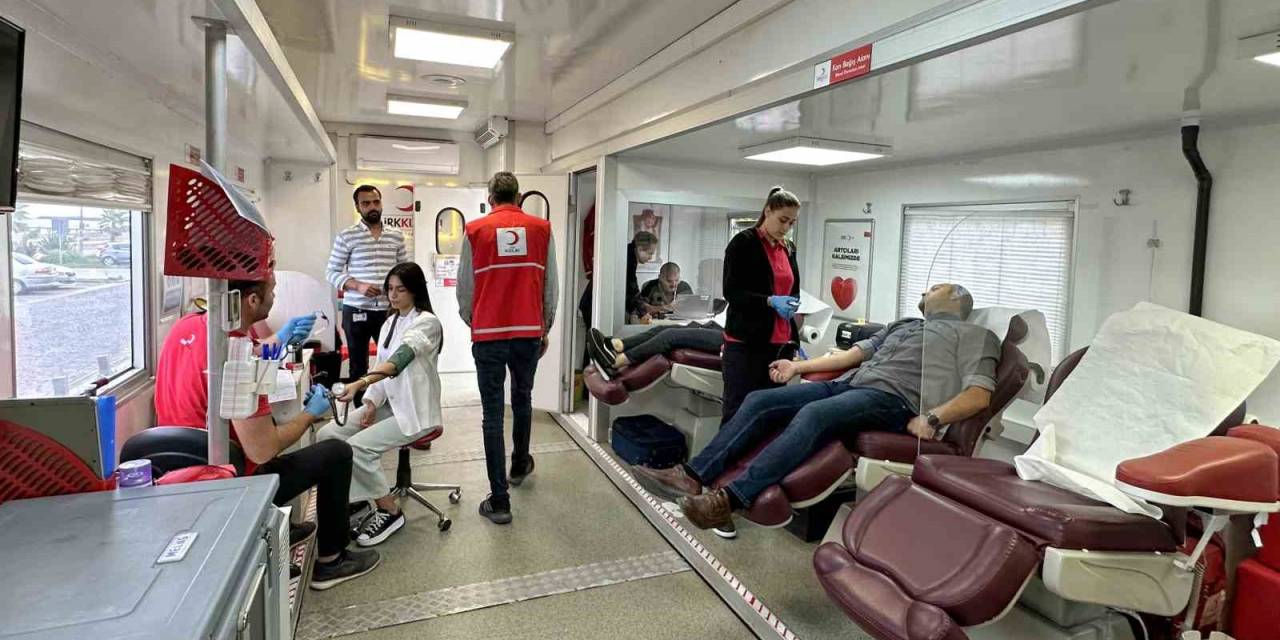 Elektrik Şirketi Çalışanlarından Kızılay’a Kan Bağışı