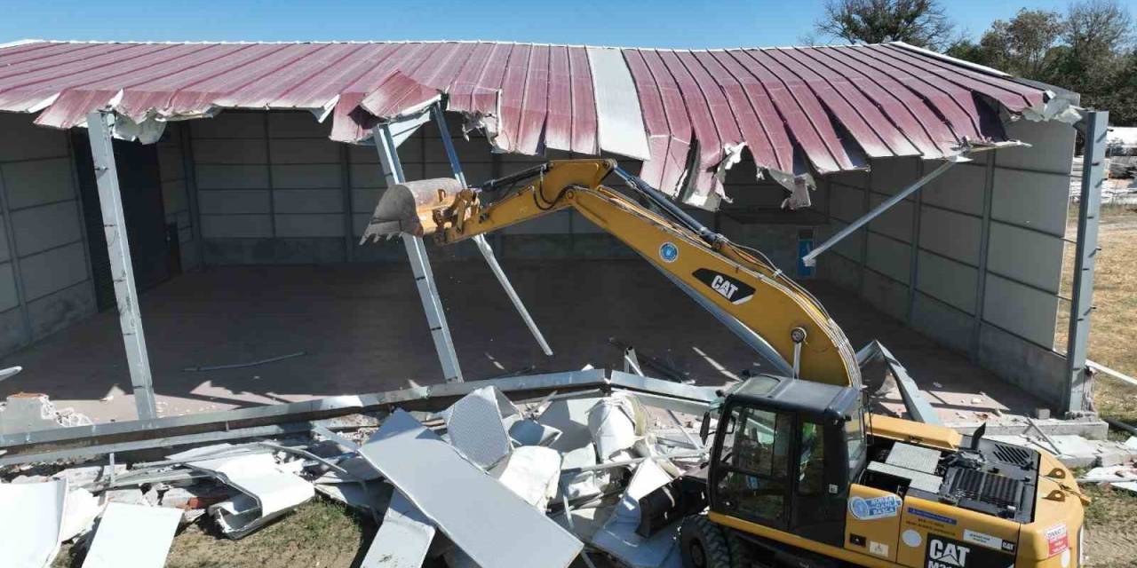 Bursa’da Tarım Arazilerindeki Kaçak Yapılar Yıkılıyor