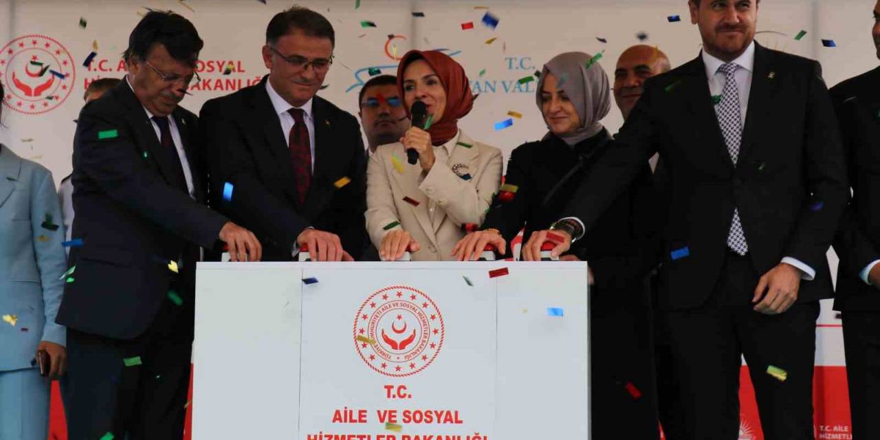 Bakan Göktaş: “Hizmetlerimizi Toplumun Bütün Kesimlerine Ulaştırmayı Hedefliyoruz”