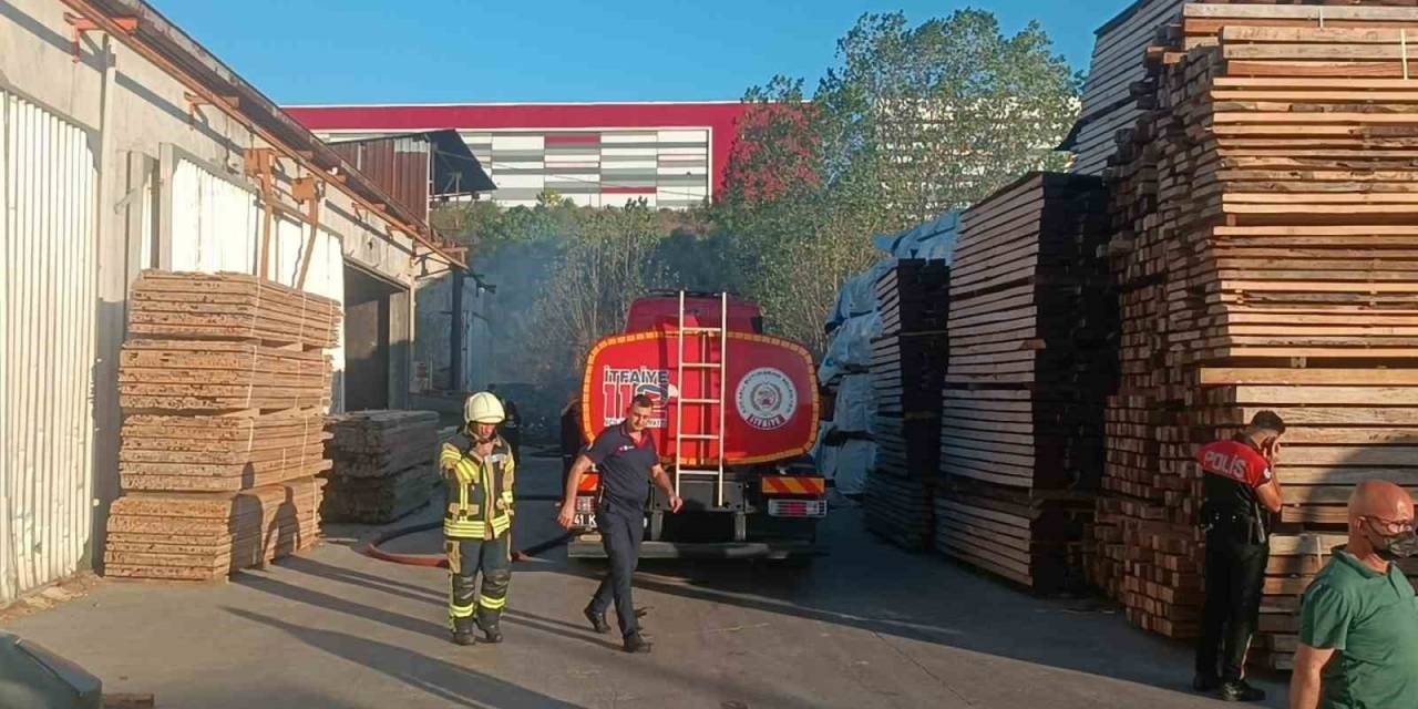 Kereste Fabrikasının Yanında Çıkan Yangın Korkuttu
