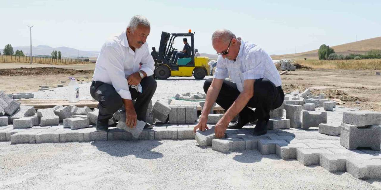 Tuşba’da Yol Çalışması Yapılmayan Mahalle Kalmadı