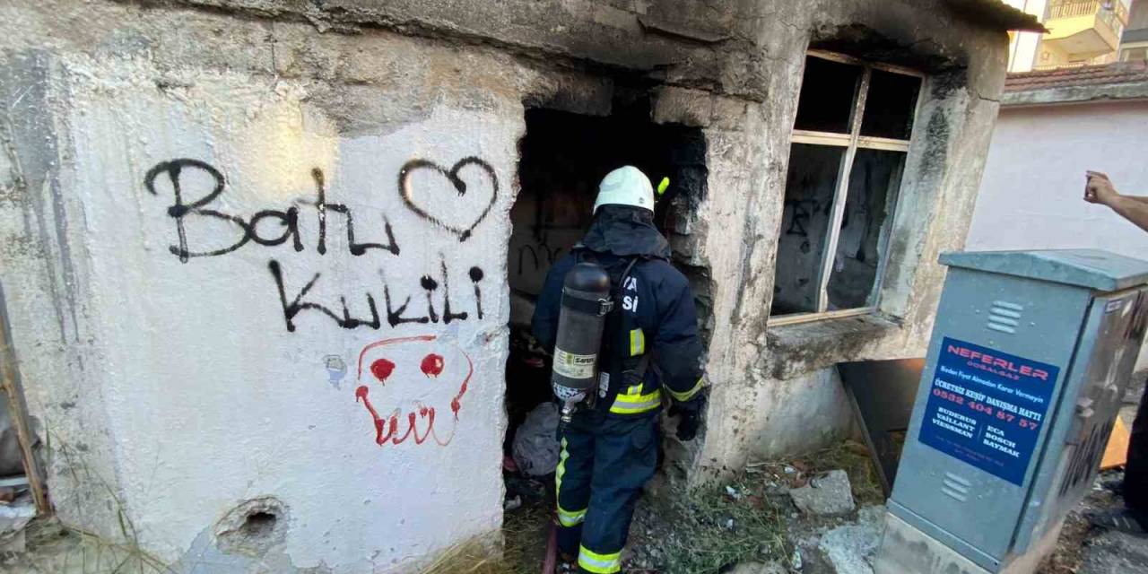 Sokaktan Binbir Emekle Topladıkları Yandı, Gözyaşlarını Tutamadı
