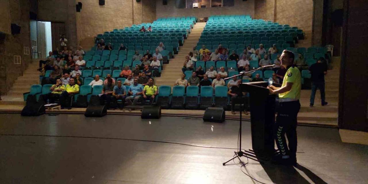 Emniyet’ten, Öğrenci Taşıyan Şoförlere Bilgilendirme Toplantısı