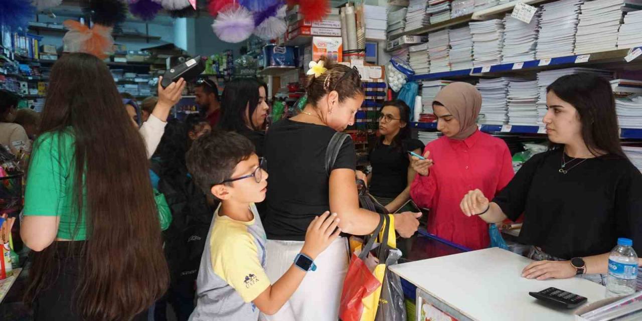 Okullar Açıldı, Kırtasiyelerde Hareketlilik Arttı