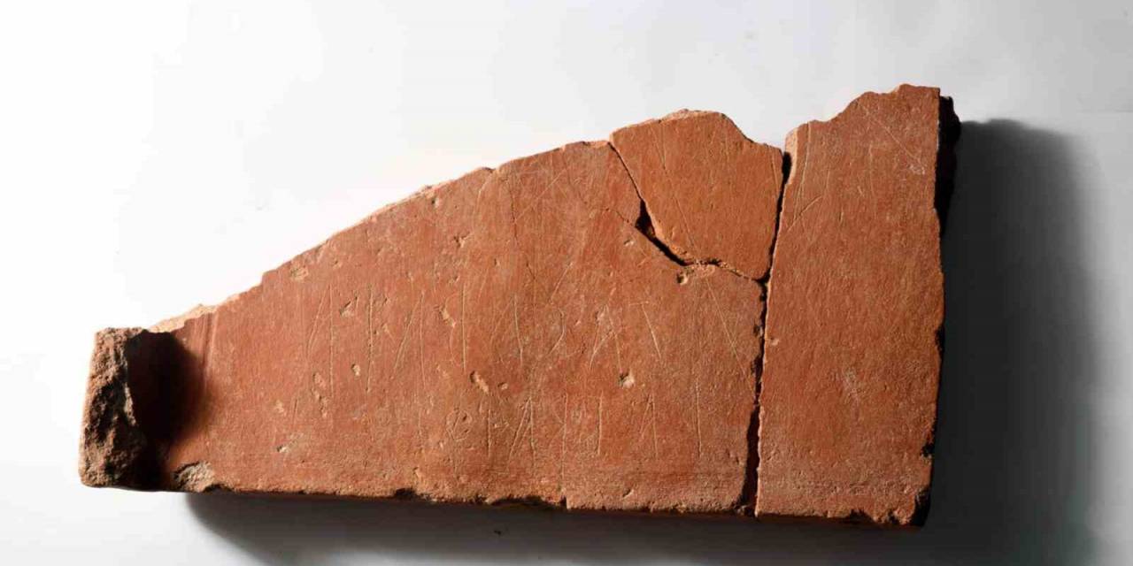 2 Bin 500 Yıllık Zar Oyunu Tablası Bulundu