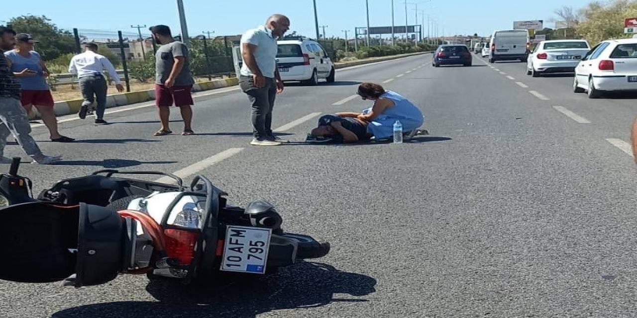 Edremit’te Motosiklet Kazasında Sürücünün Yardımına Çevredekiler Koştu