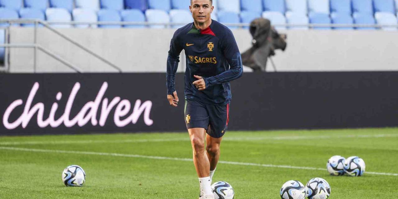 İranlı Bakan: “Ronaldo, Ailesi İle Görüşmek İstiyorsa İran’ın Yerel Mesajlaşma Uygulamasını Kullansın”