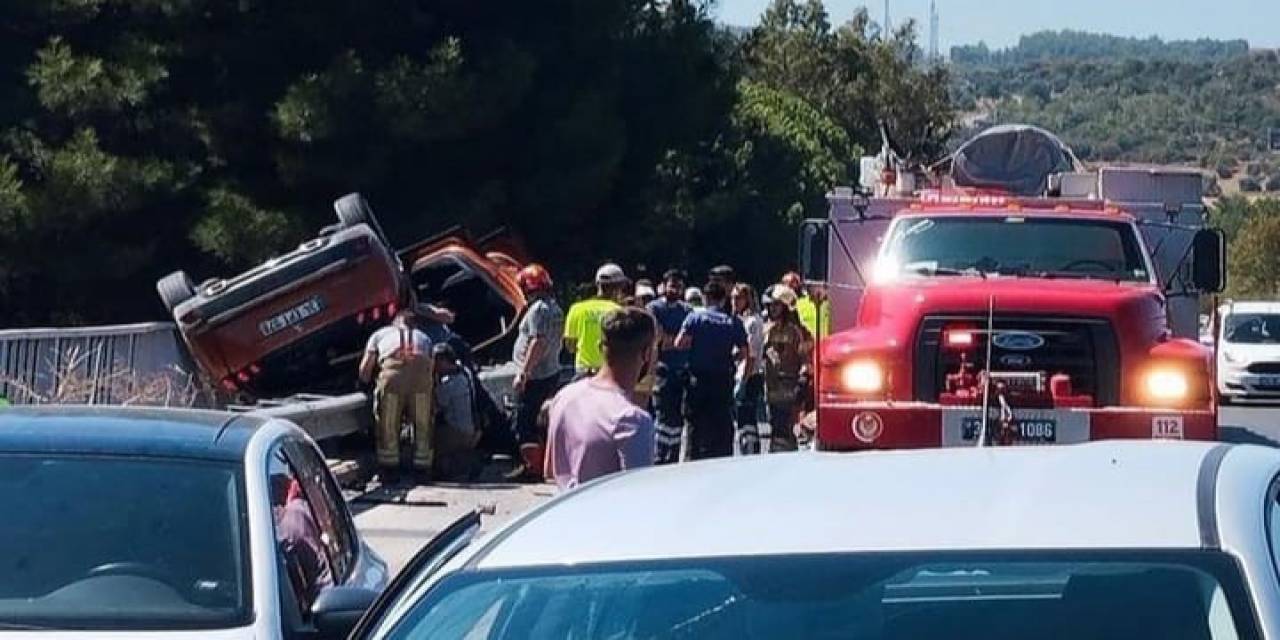 İzmir’de Otoyoldaki Kazada 1 Kişi Öldü, 2 Kişi Yaralandı
