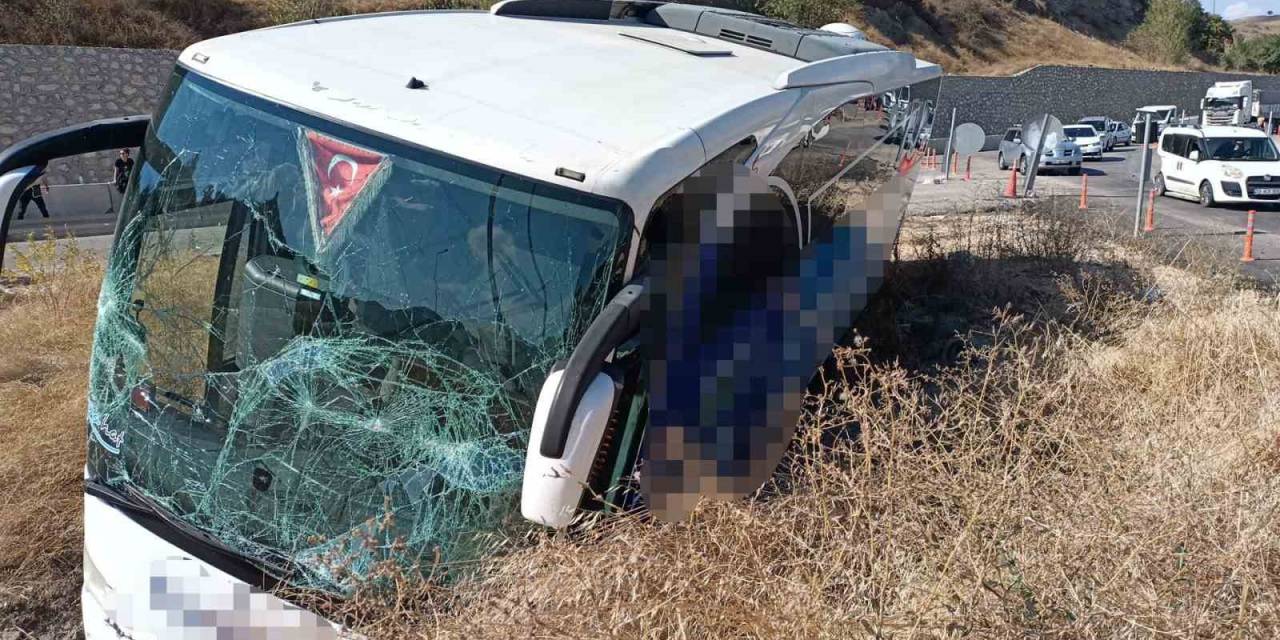 Amasya’da Yolcu Otobüsü Yoldan Çıktı: 1 Yaralı