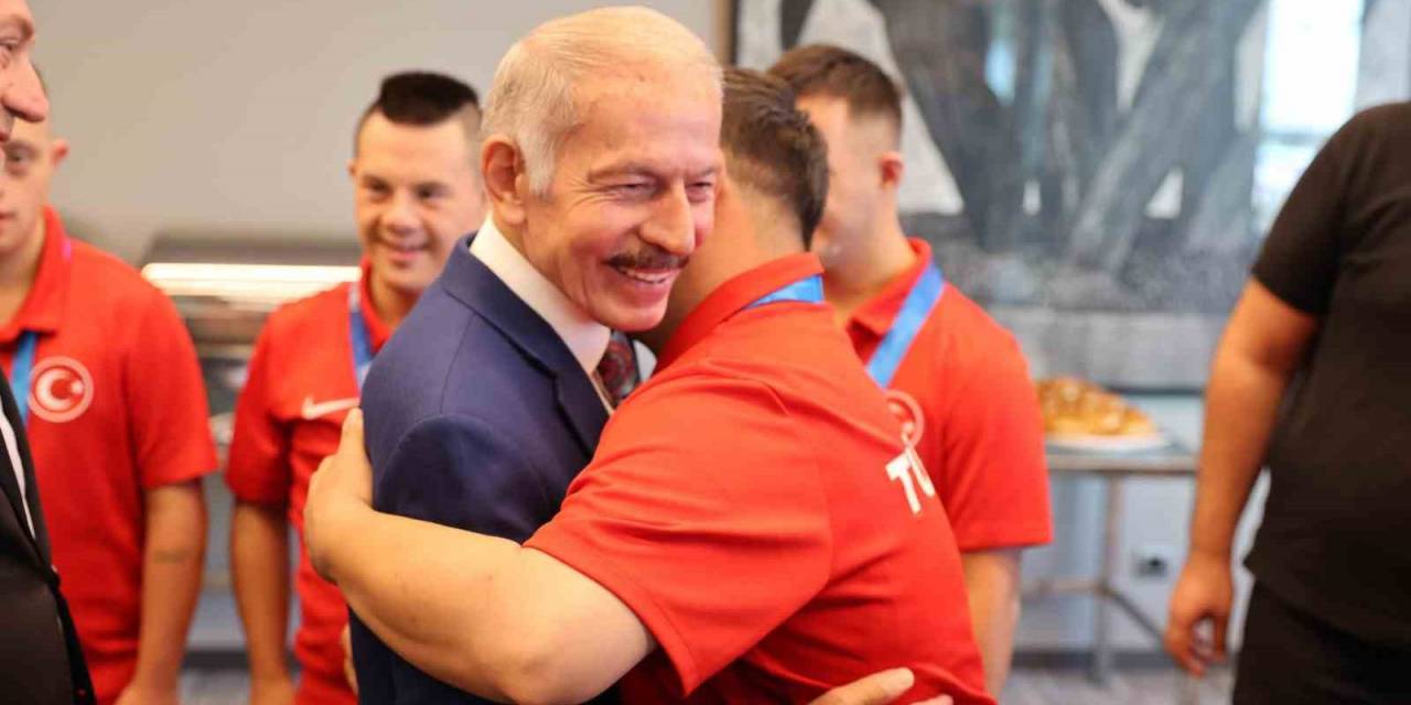 Bayrampaşa Belediye Başkanı Down Sendromlular Avrupa Şampiyonlarıyla Buluştu