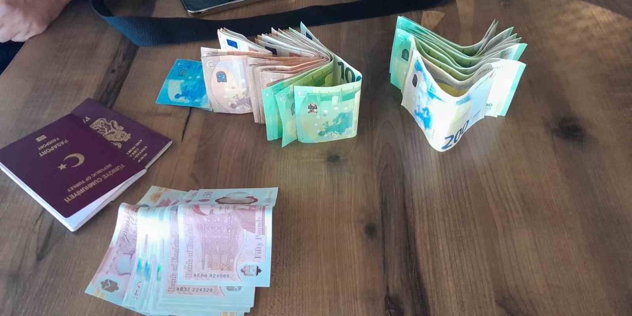 Dinlenme Tesisinde Unutulan İçinde Döviz Bulunan Çantayı Polise Teslim Etti