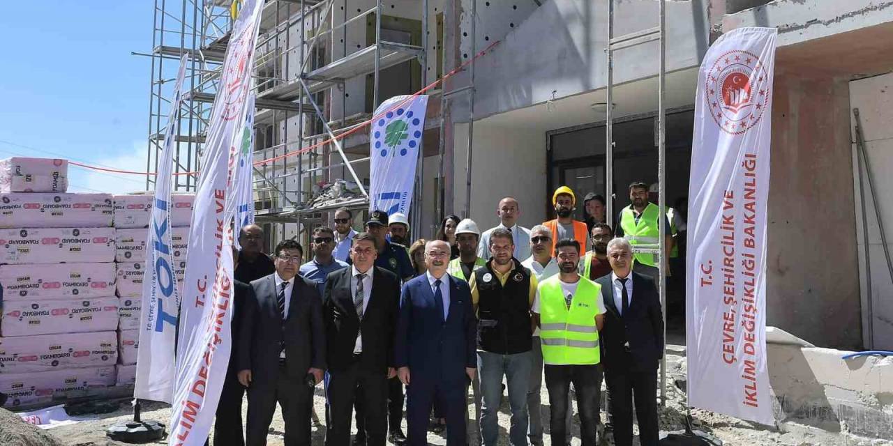 Vali Köşger: “Daima Depremzede Hemşehrilerimizin Yanında Olacağız”