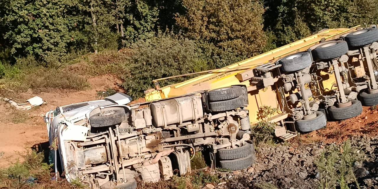 Tuzla’da Hafriyat Kamyonu Devrildi: 1 Ölü