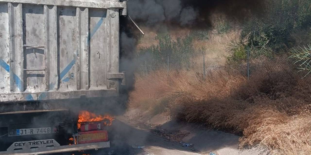 Ekiplerin Hızlı Müdahalesi Tırı Yanmaktan Kurtardı