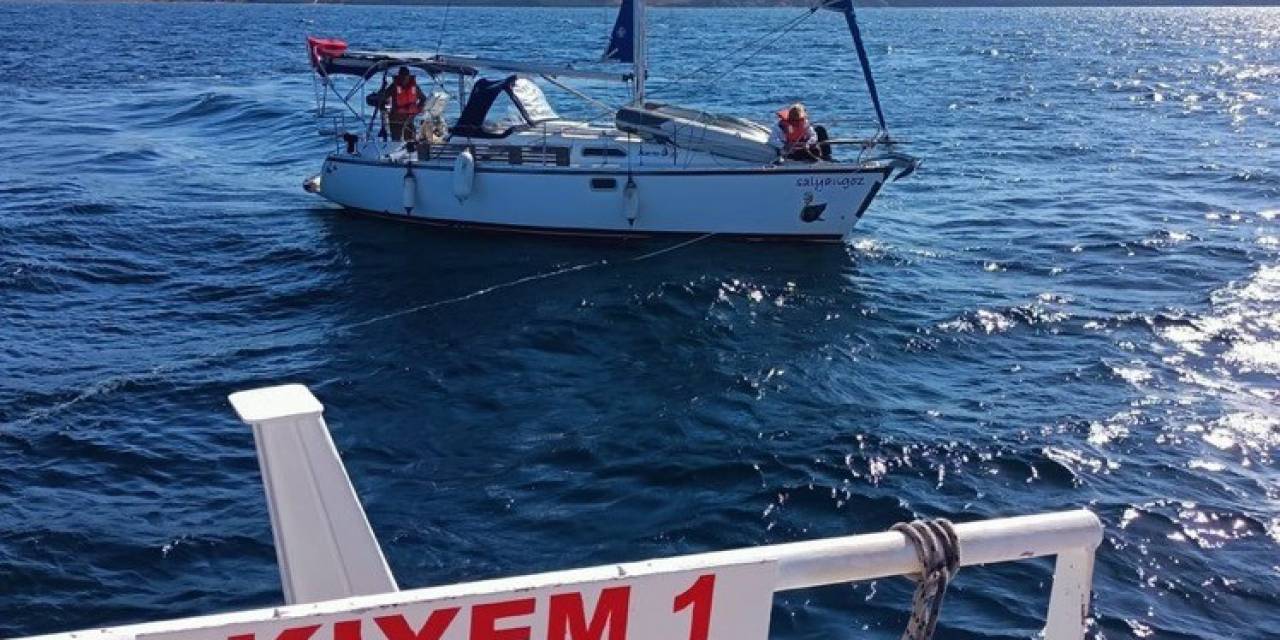 Çanakkale Boğazı’nda Sürüklenen Tekne Kurtarıldı