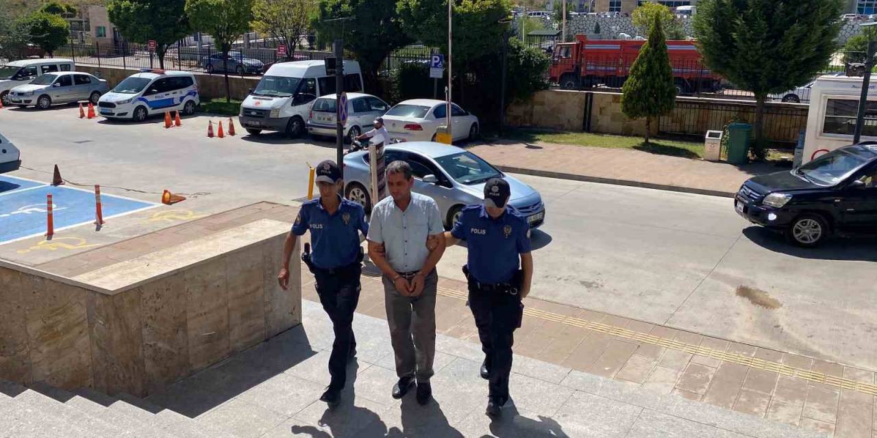 İki Kişinin Hayatını Kaybettiği Feci Kazada Kamyonet Sürücüsü Tutuklandı