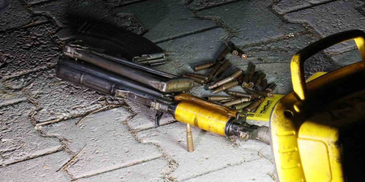 Plakasız Motosikletle Gelip İş Yerine Ak-47 İle Saldırı Düzenleyecekleri Sırada Bekçilere Yakalandılar