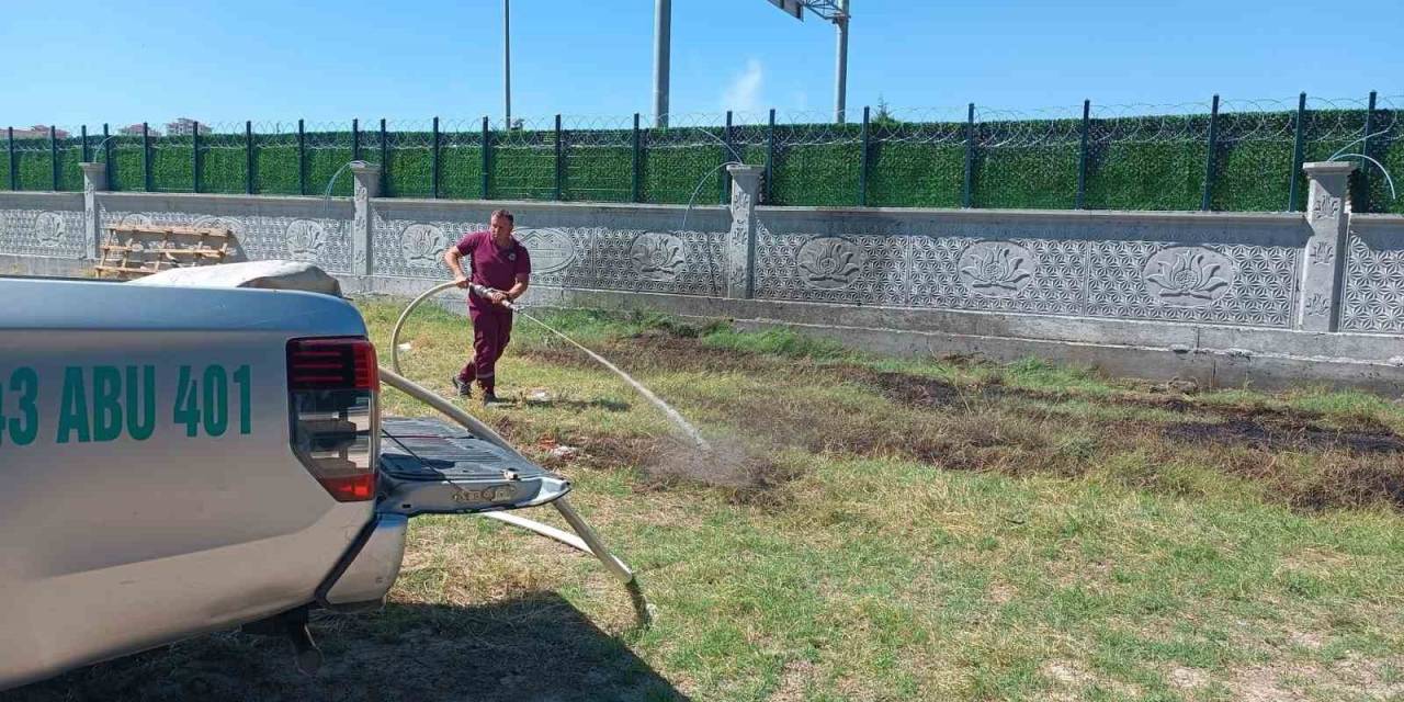 Gediz’de Elektrik Telleri Tarla Yangınına Sebep Oldu