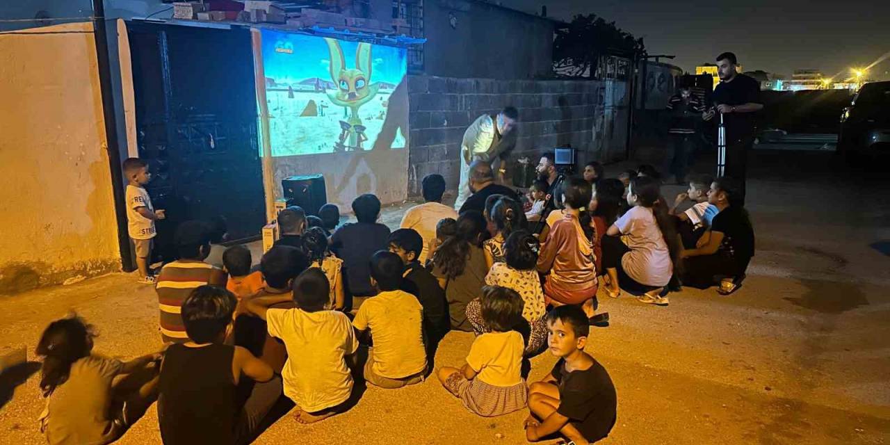 Hiç Sinemaya Gitmediler Sinema Ayaklarına Geldi