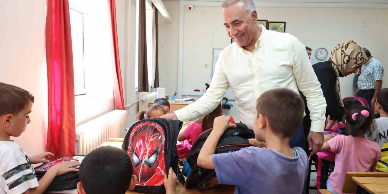 Adıyaman’da 1. Sınıfa Başlayan 12 Bin Öğrencinin Çanta Ve Kırtasiye Setleri Sultangazi Belediyesi’nden