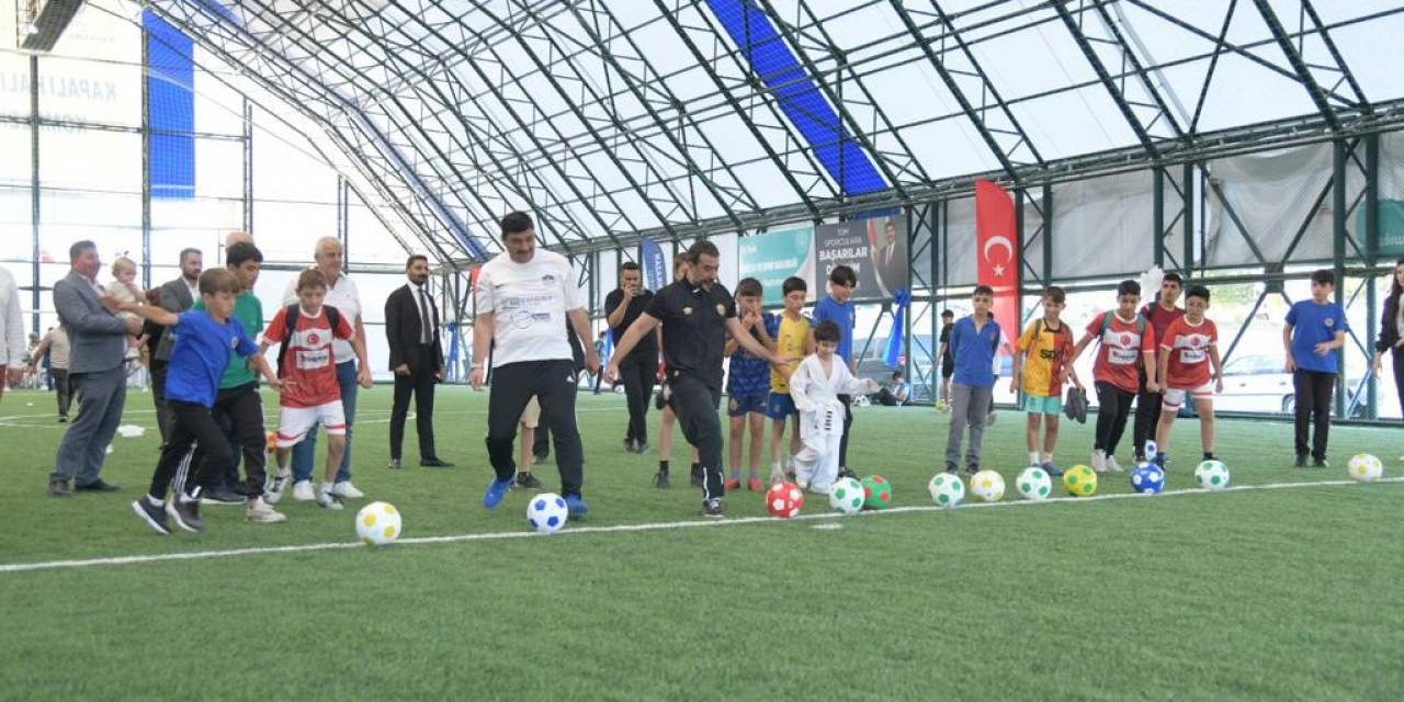 Kahramankazan  Belediyesi’nden Kapalı Halı Saha Kompleksi Hizmeti