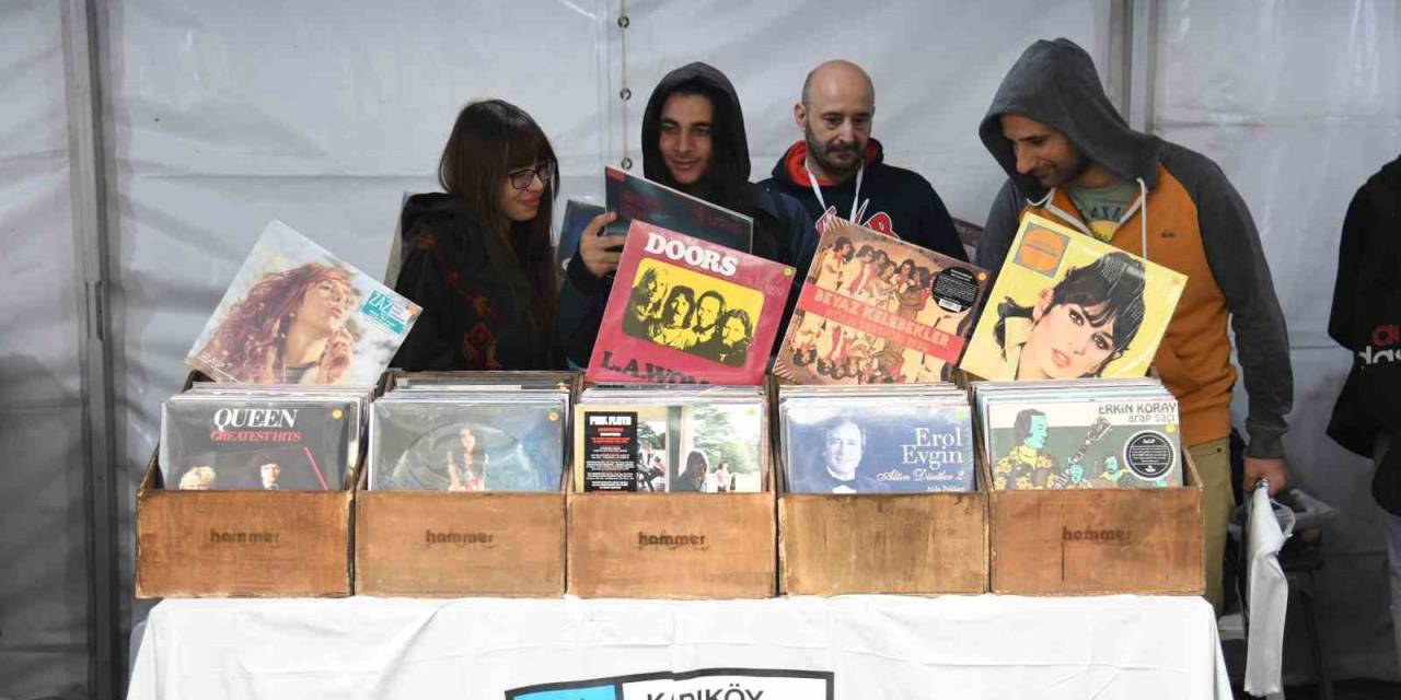 Kadıköy’de Plaklar Barış Manço Anısına Dönecek