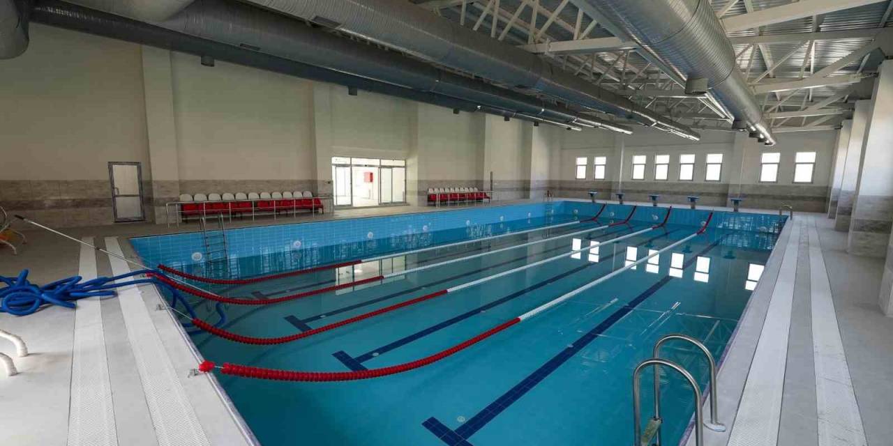 Büyükşehir Belediyesi Kulp Yarı Olimpik Yüzme Havuzunu Tamamladı