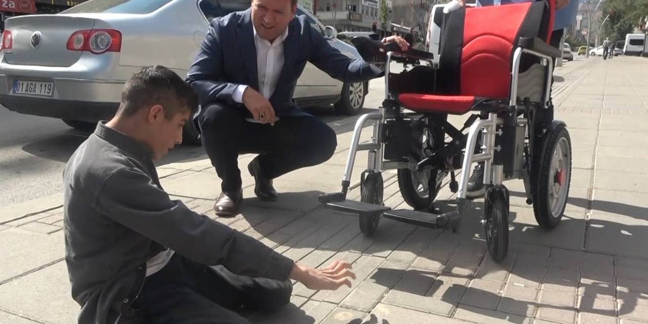Bin 500 Kilometre Yol Kat Ederek Recep’e Akülü Sandalye Getirdiler
