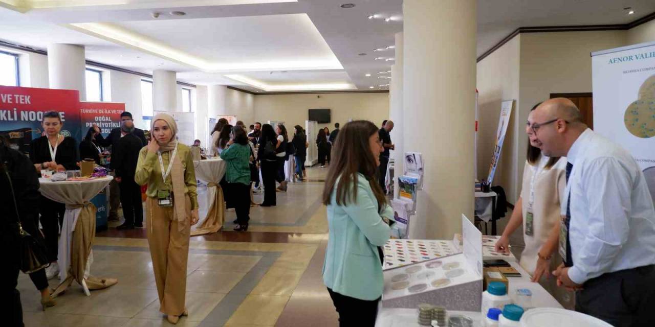 Erzurum’da Gıda Mikrobiyolojisi Masaya Yatırıldı