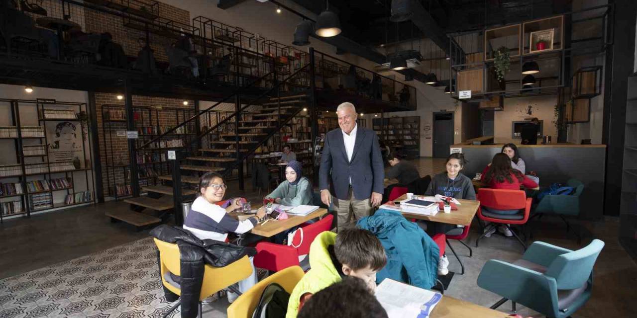 Efeler Belediye Başkanı Atay: "Gençlere En Büyük Mirasım Kitap Kafeler"