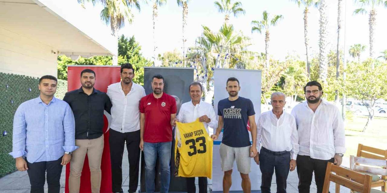 Başkan Seçer, Msk Erkek Basketbol Takımı Oyuncuları İle Bir Araya Geldi