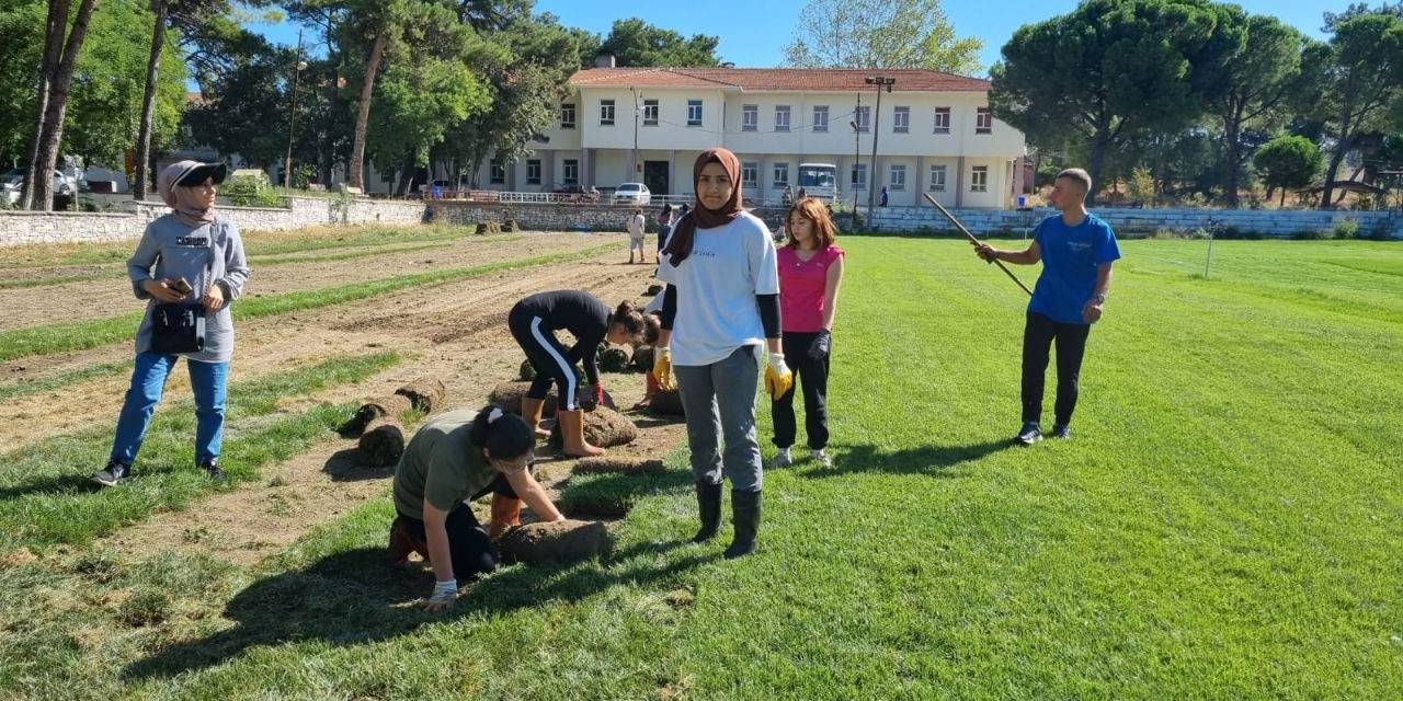 Tarım Meslek Lisesi Öğrencileri Tarlada Üretiyor