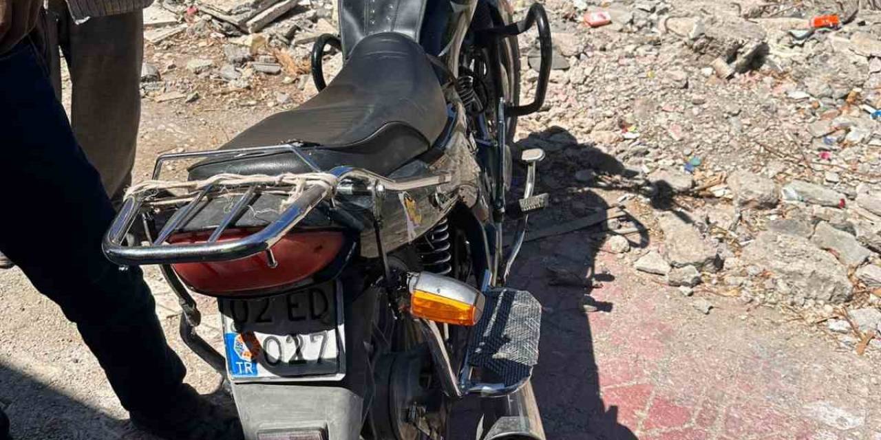 Malatya’da Motosiklet Devrildi 1 Yaralı