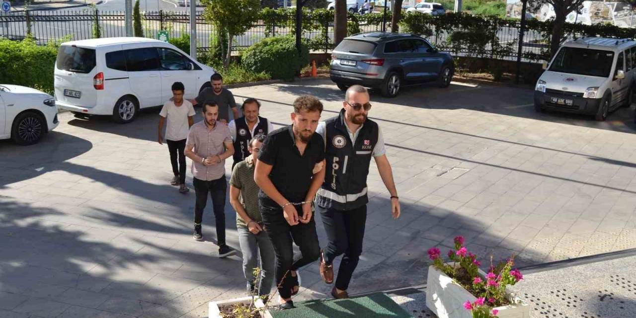 Emekli Öğretmeni 3 Milyon Tl Dolandıran Şebeke Çökertildi